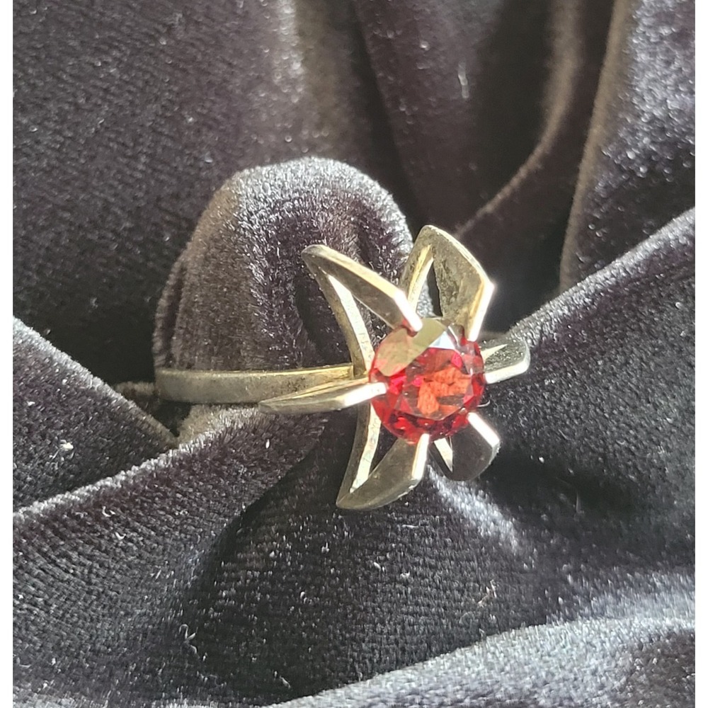 Vintage MCM Starburst Sterling Silver Red Stone Ring Garnet Funky Size 6 Triangl
